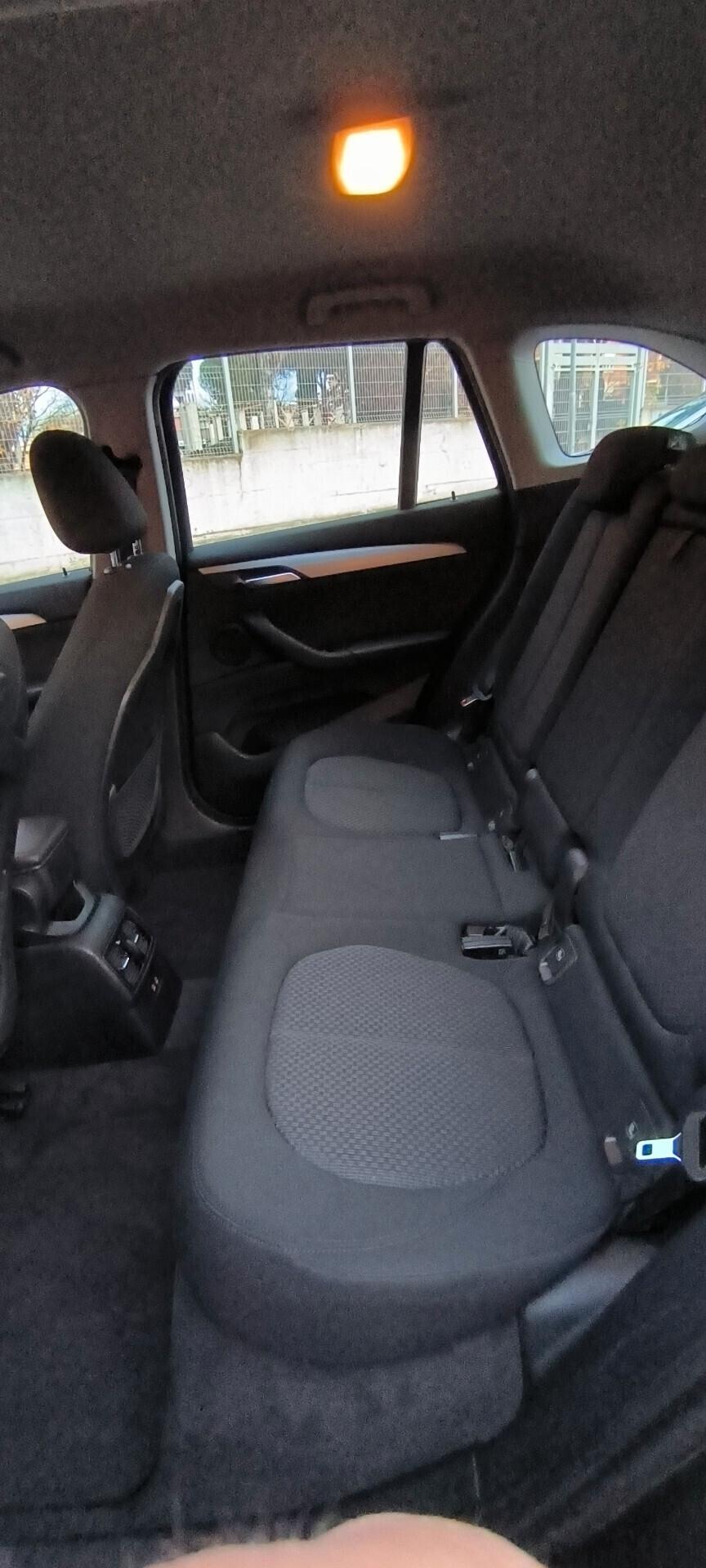 BMW X1 auto incidentata