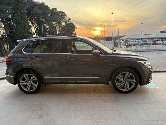 VOLKSWAGEN Tiguan 2.0 TDI 150 CV SCR DSG R-Line LUCI AMBIENTE