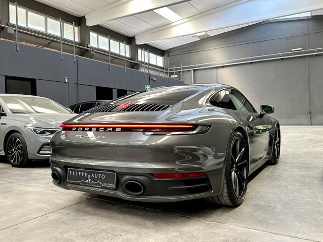 PORSCHE 911 Carrera 4S