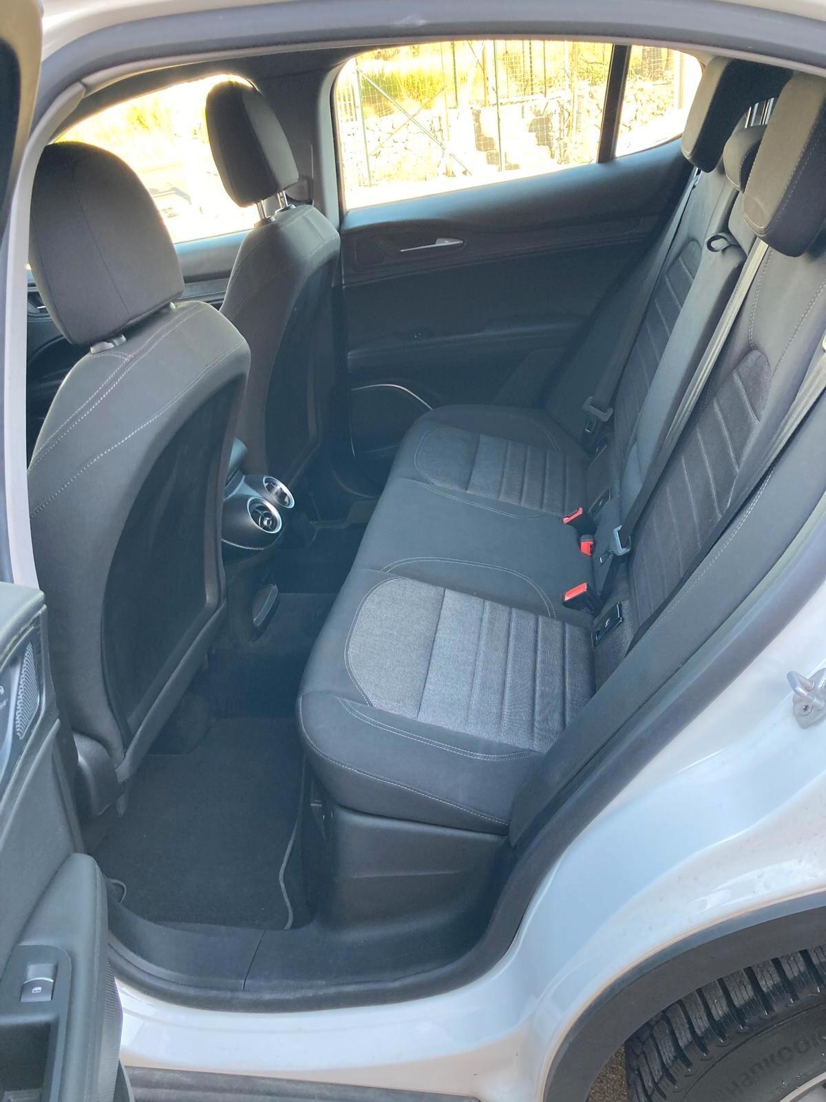 Alfa Romeo Stelvio 2.2 Turbodiesel 160 CV AT8 RWD Business