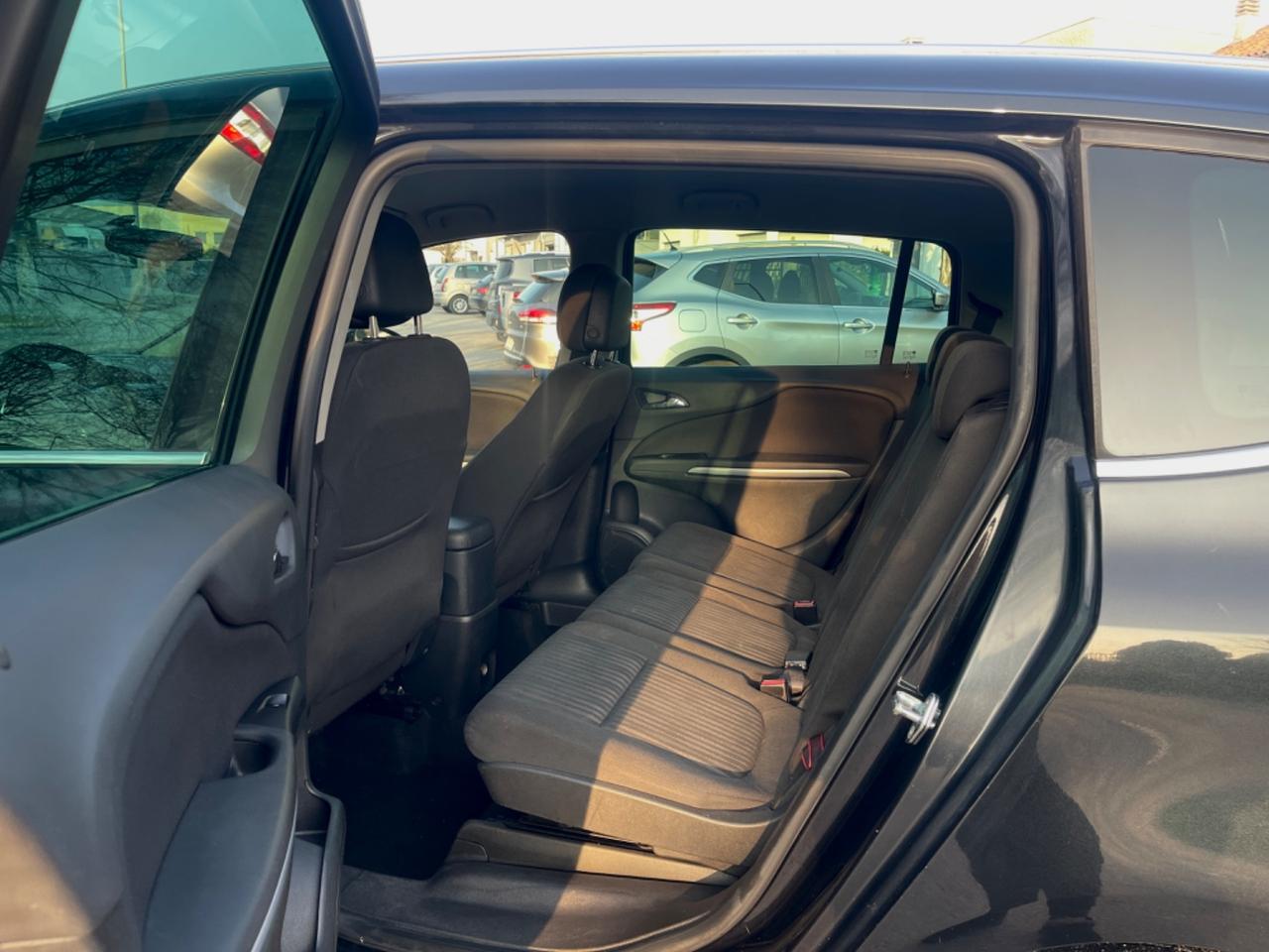 Opel Zafira Tourer 1.4 Turbo 140CV GPL Cosmo 2013 Posti7