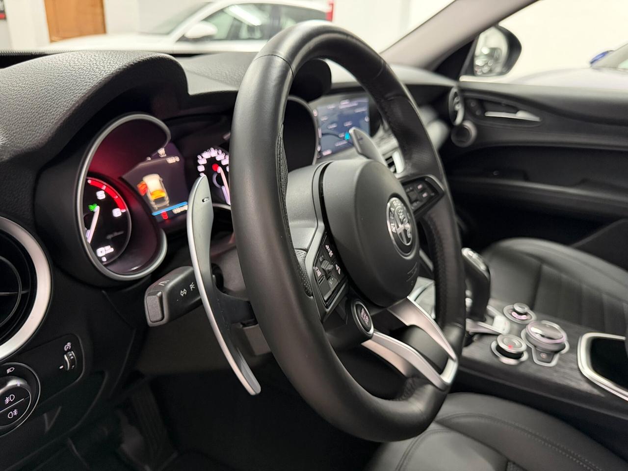 2.2 TD 190 CV EXECUTIVE Q4 19" HARMAN KARDON + SUBWOOFER