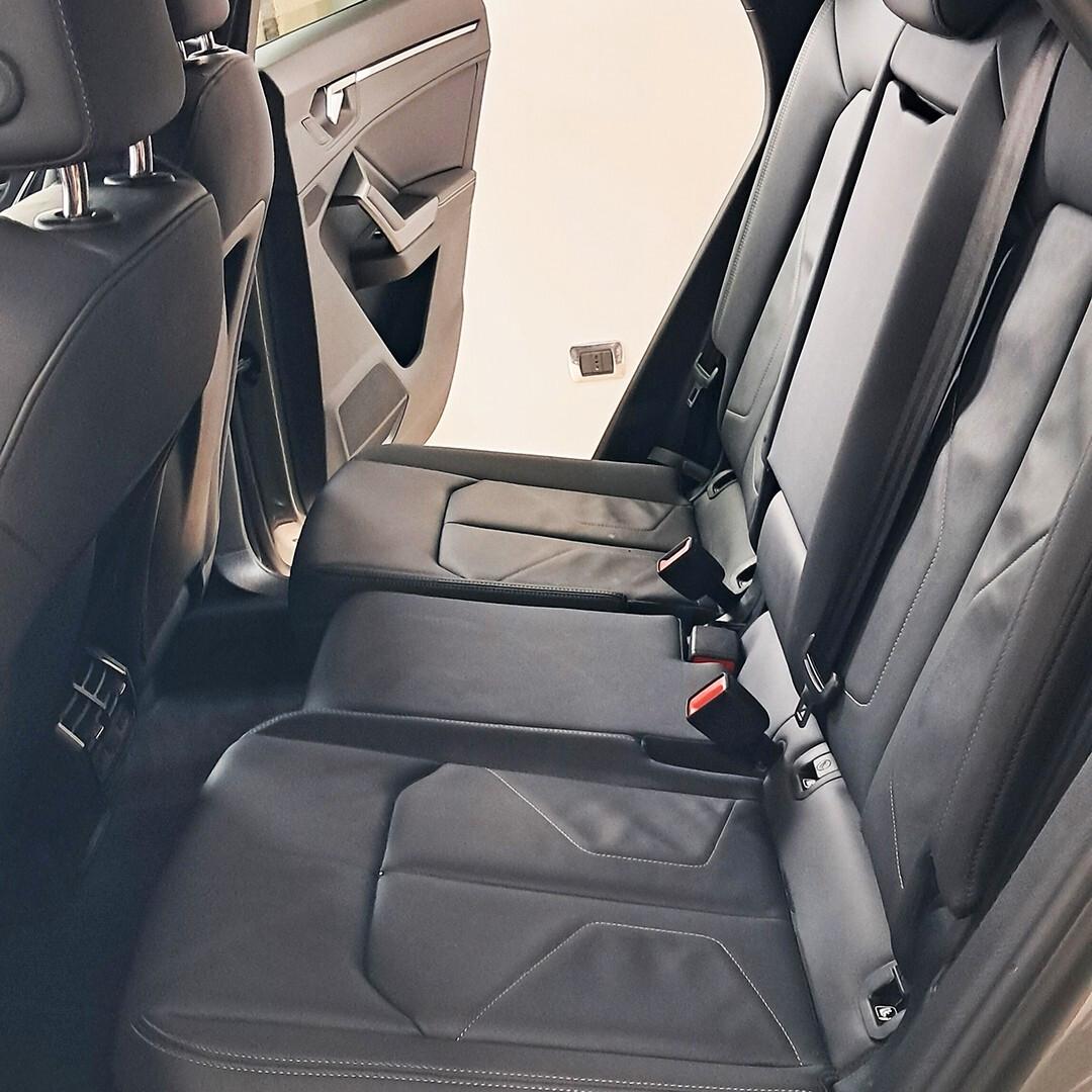 Audi Q3 SPB 35 TDI S tronic Identity Black /PELLE/R20