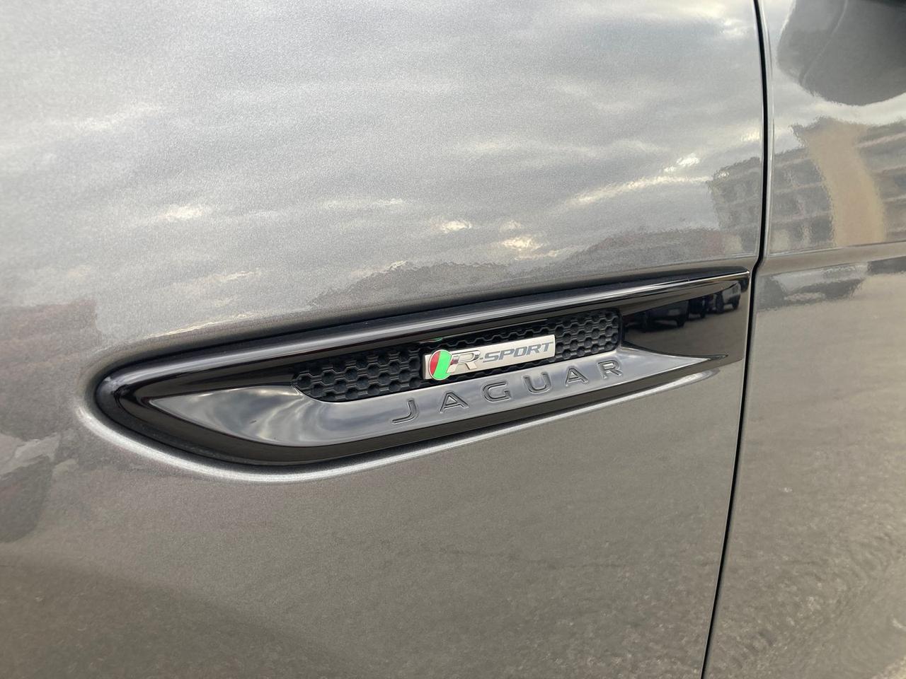 Jaguar F-Pace 2.0 20d Turbo R- #8436