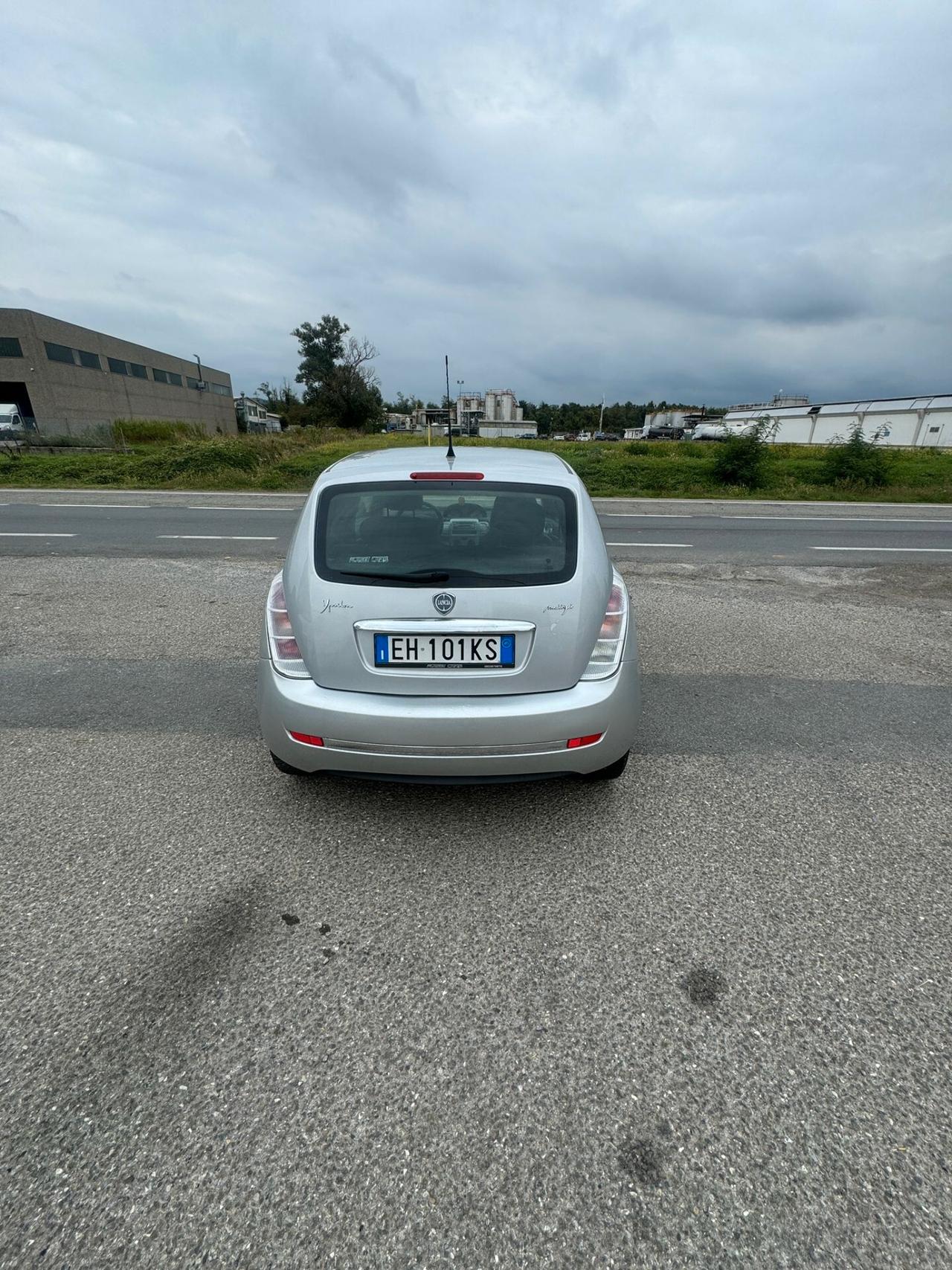 Lancia Ypsilon 1.3 MJT 75 3 p S&S Black&Red