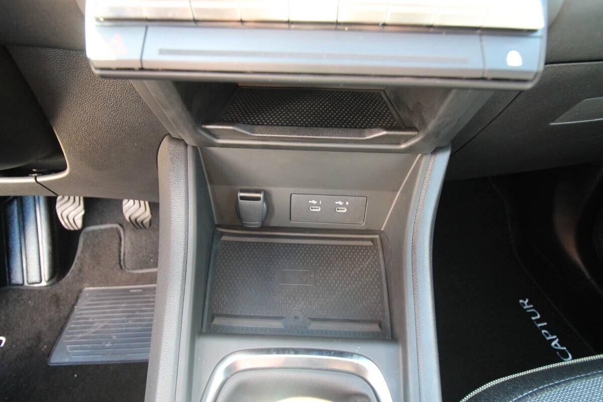 Renault Captur TCe 90 Techno 18.000KM|2025