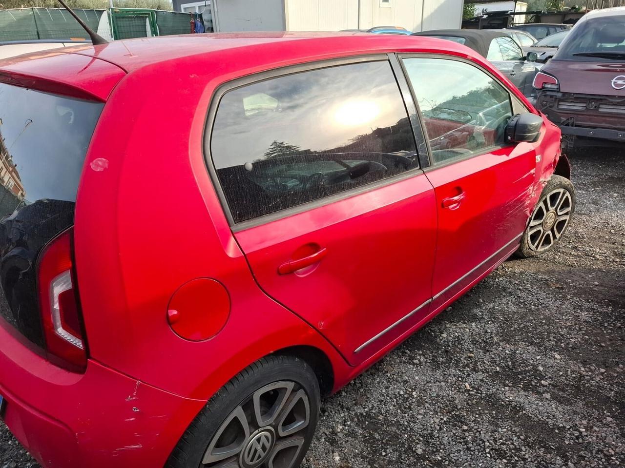 VW UP 2014 BENZINA SINISTRATA
