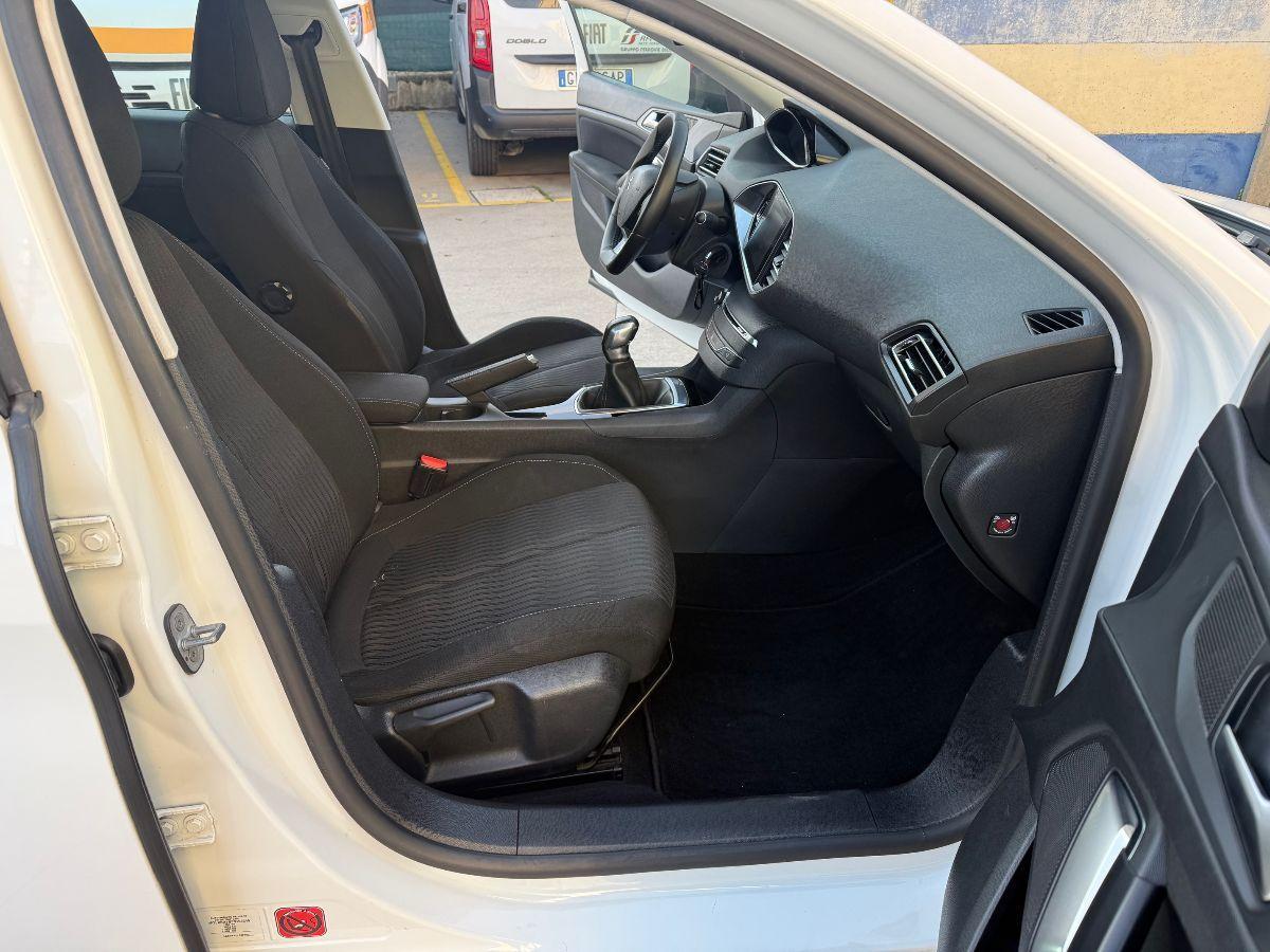 PEUGEOT - 308 - BlueHDi 100 S&S Business