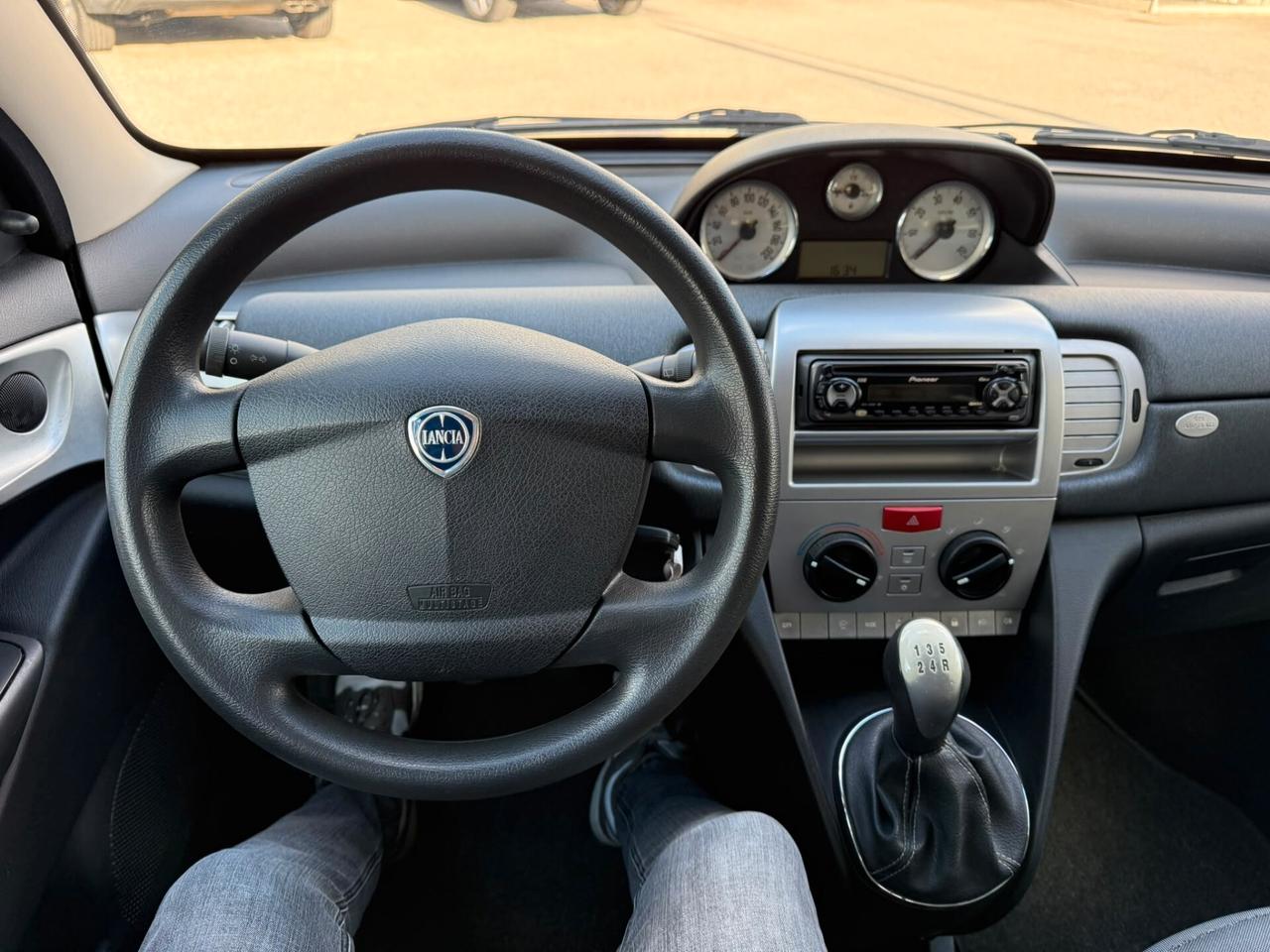 Lancia Ypsilon 1.3 MJT 75 CV Argento