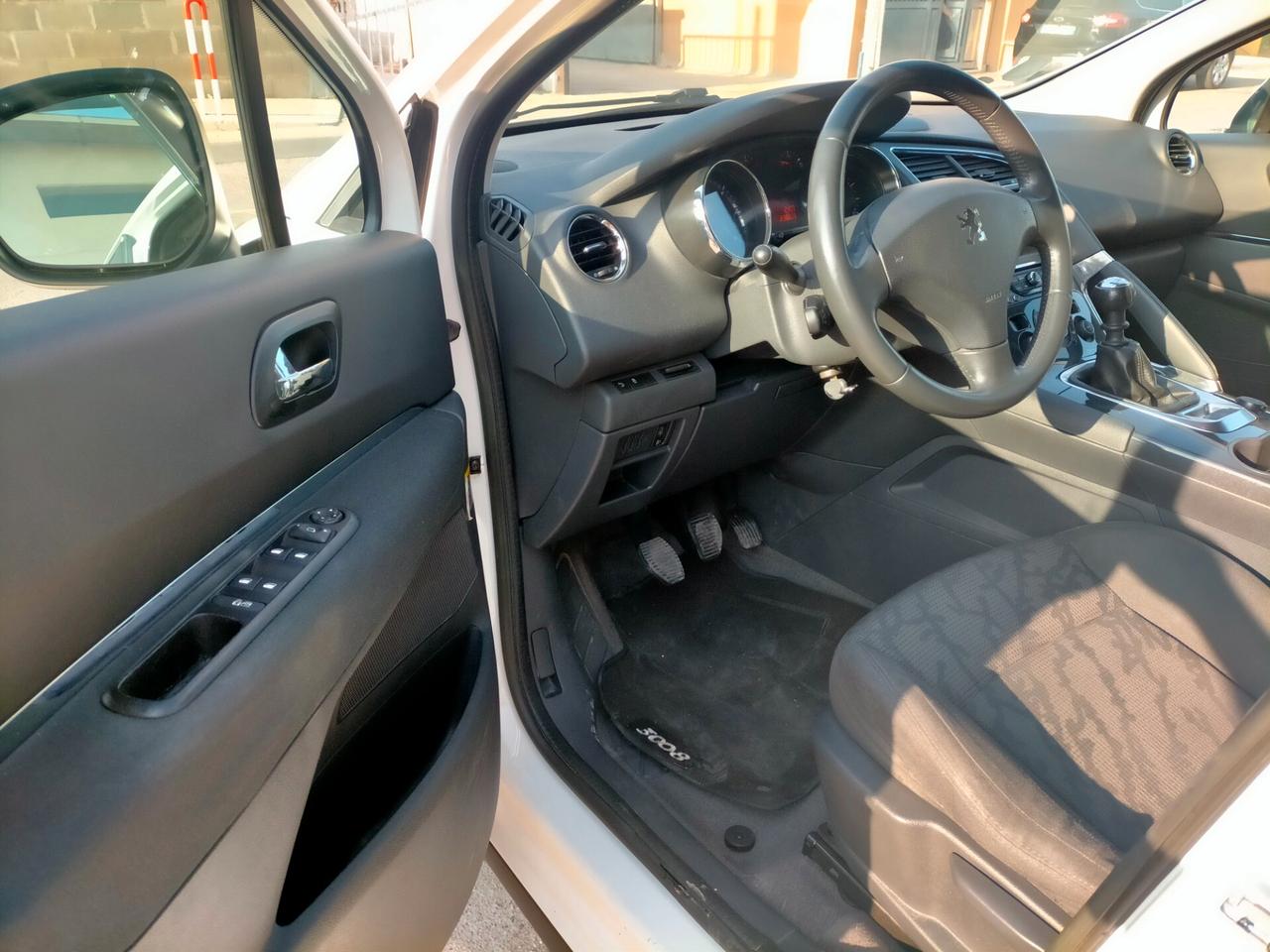 Peugeot 3008 1.6 e-HDi 115CV cambio robotizzato S.&S. Business