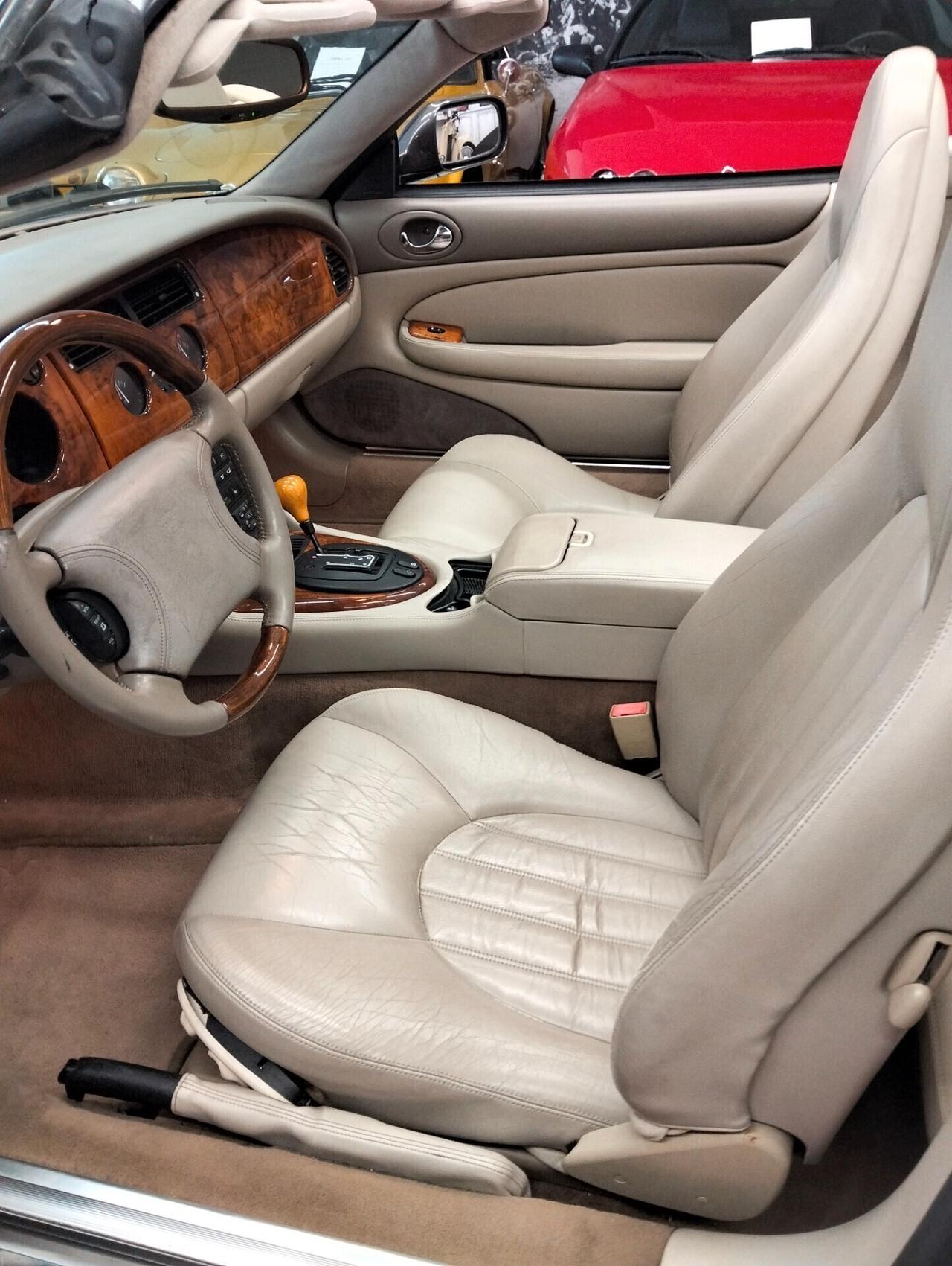 Jaguar XK8 V8