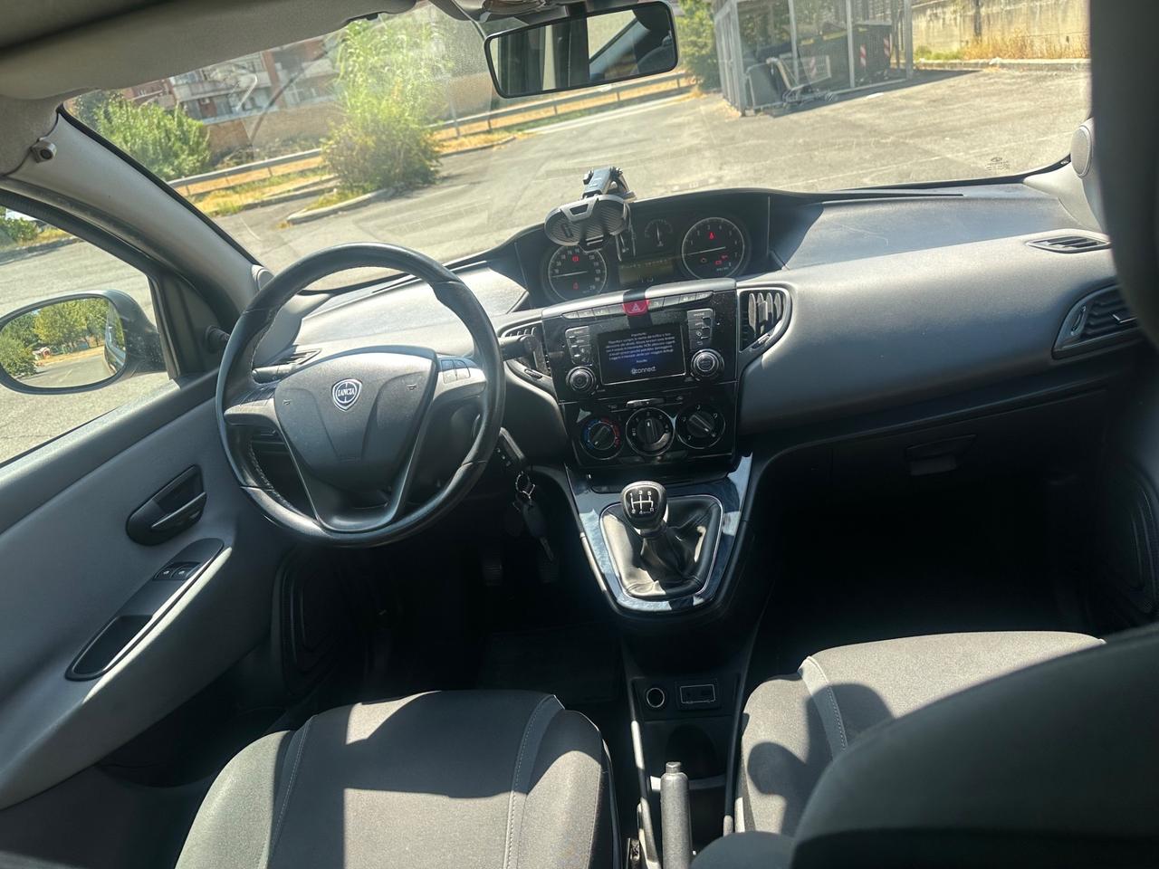 Lancia Ypsilon 1.2 69 CV 5 porte Gold