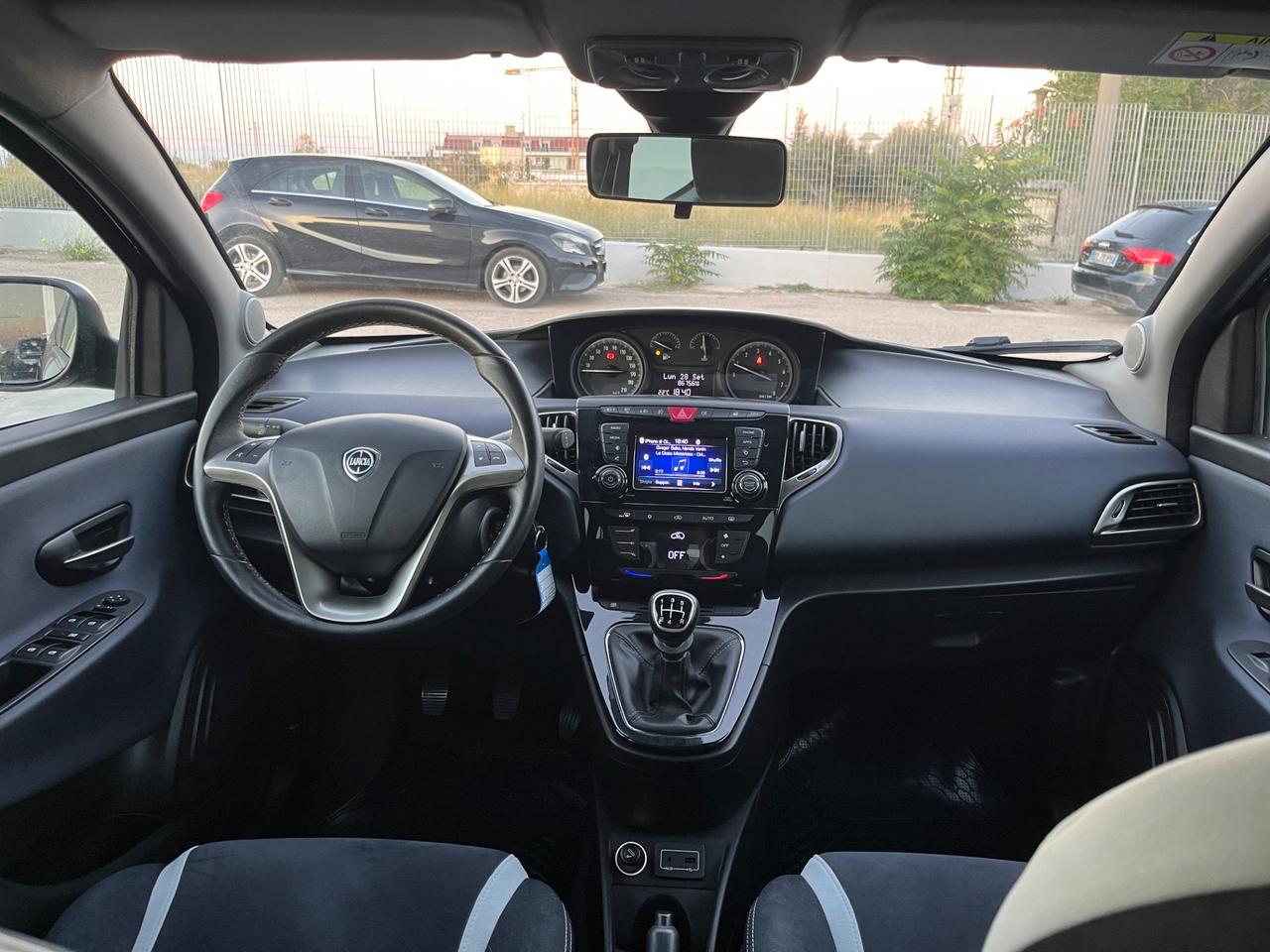 Lancia Ypsilon 1.2 69 CV 5 porte Mya