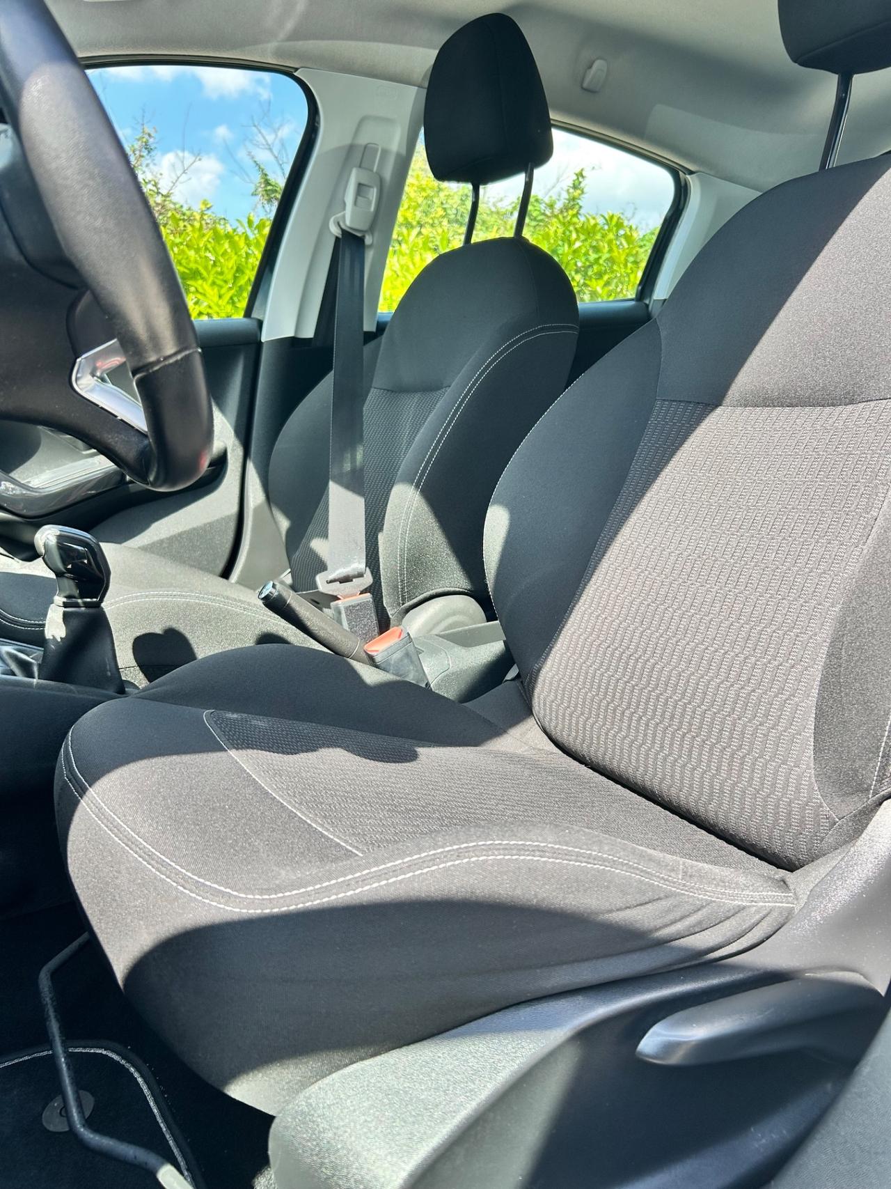 Peugeot 208 PureTech 82 5 porte Allure