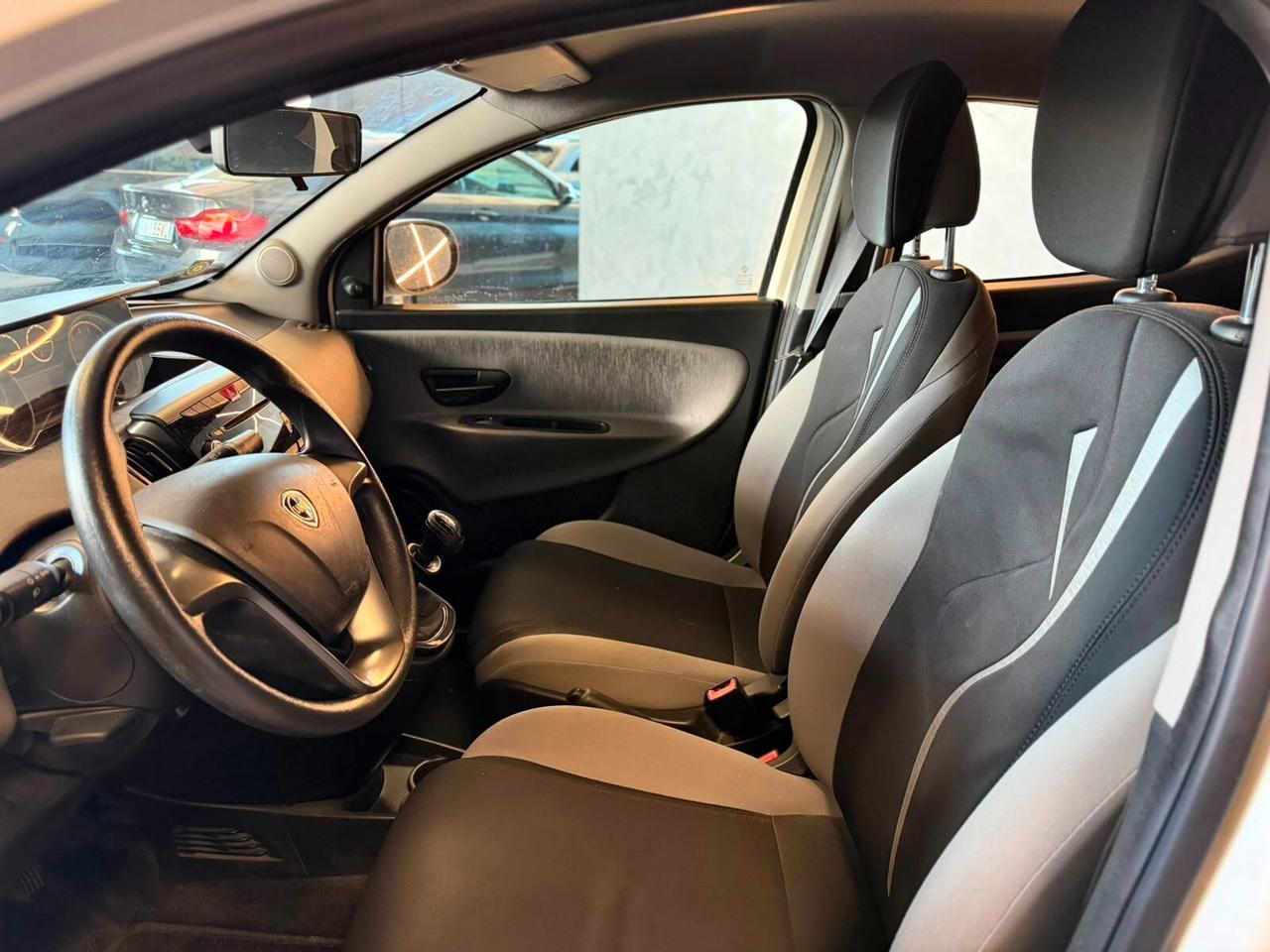 Lancia Ypsilon 1.2 69 CV 5 porte Elefantino