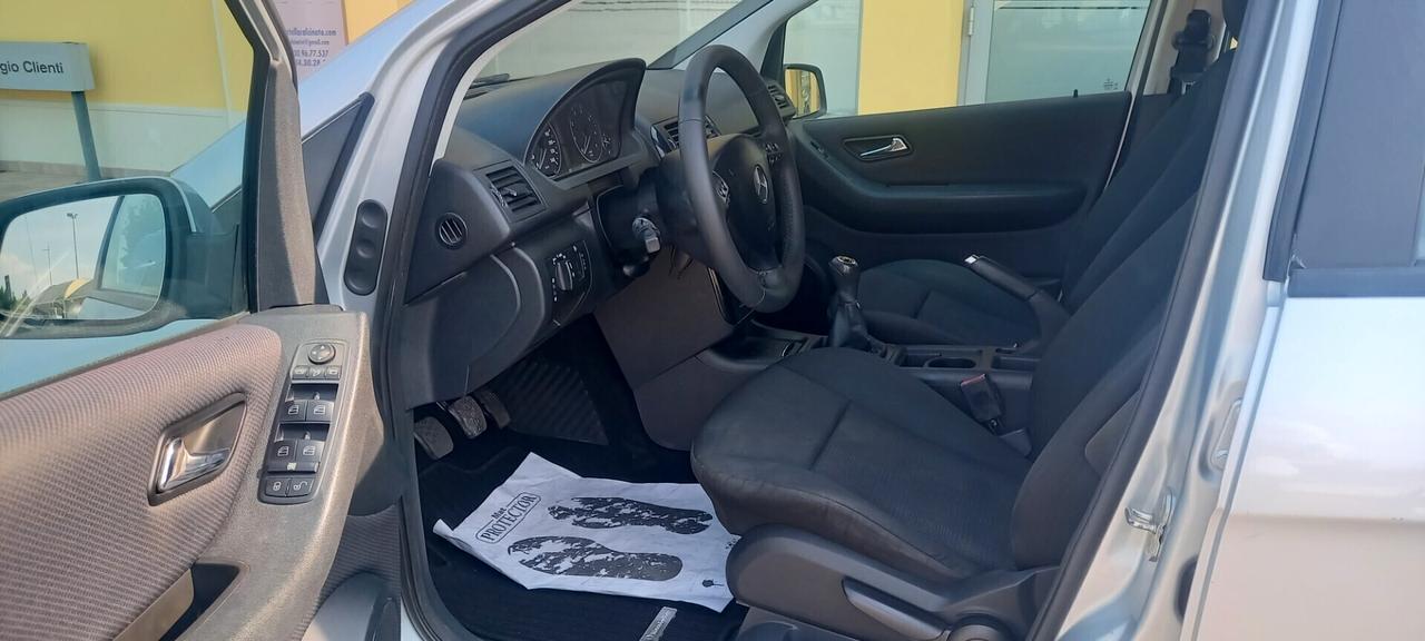 Mercedes-Benz Classe A 160 BlueEFFICIENCY Benzina cc. 1.5 CV. 95 - 5 Porte 5 Posti Euro 5 Utilizzabile anche per i Neopatentati.