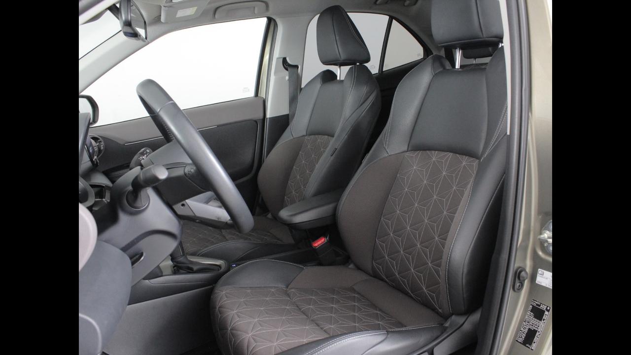 TOYOTA Yaris Cross - Yaris Cross 1.5h Lounge fwd 116cv e-cvt