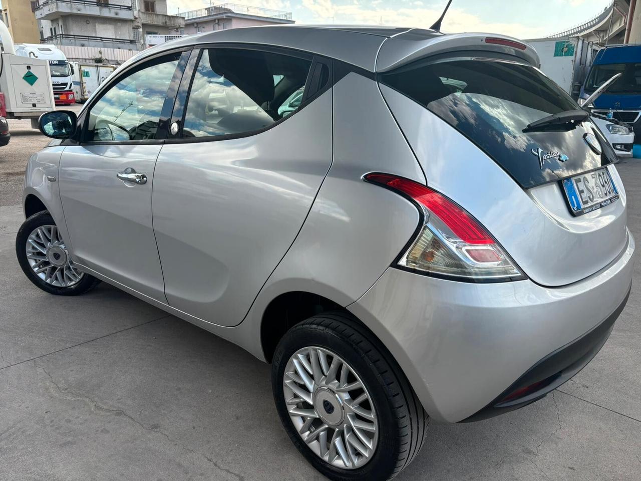 Lancia Ypsilon 0.9 TWINAIR 85 CV 5P METANO ECOCHIC GOLD