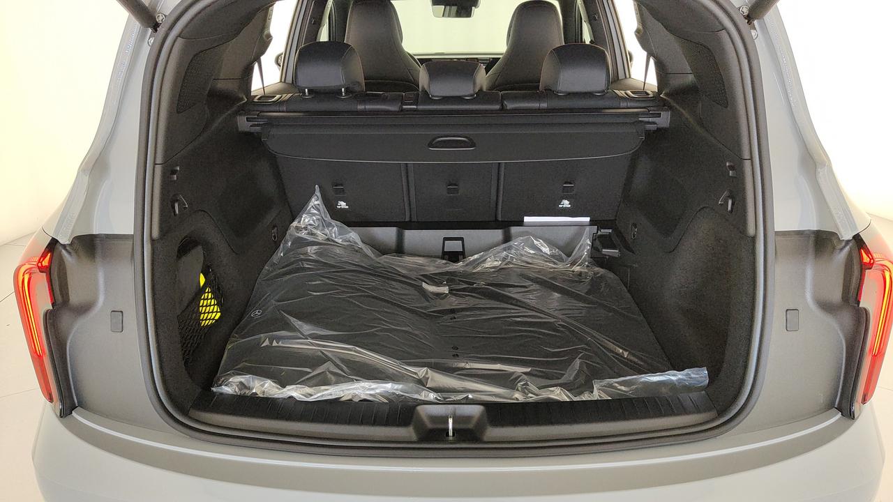 Mercedes-Benz GLB 250+ con tecnologia EQ