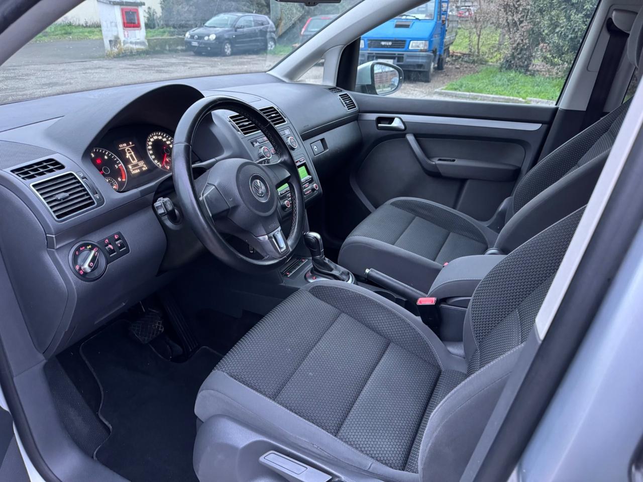 Volkswagen Touran 1.6 TDI DSG Business 7 posti 2015