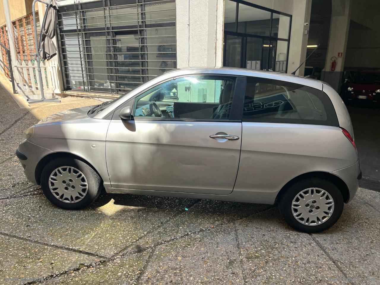 LANCIA Ypsilon 1.2 16V Platino