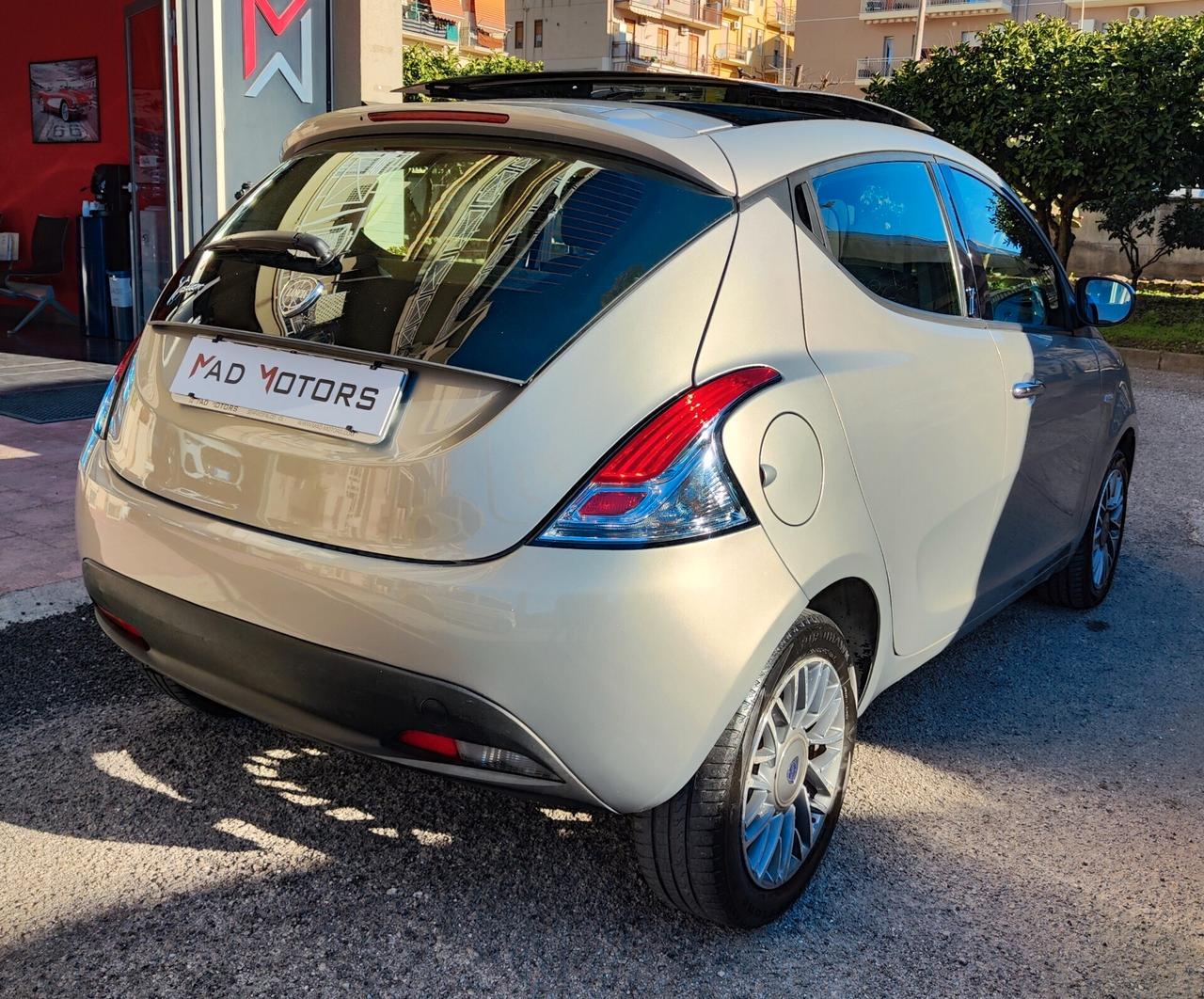 Lancia Ypsilon 1.2 69 CV 5 porte S&S Gold