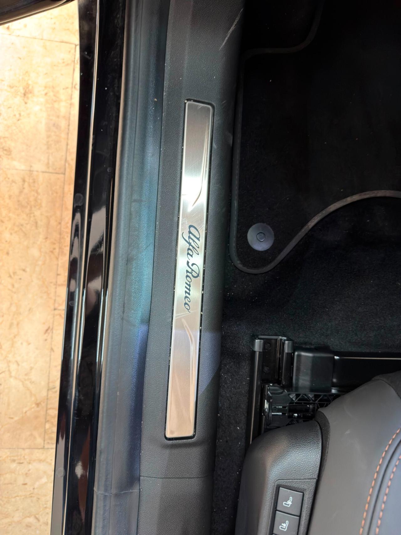 Alfa Romeo Junior 1.2 145 CV Hybrid eDCT6 Q4 Intensa Km0
