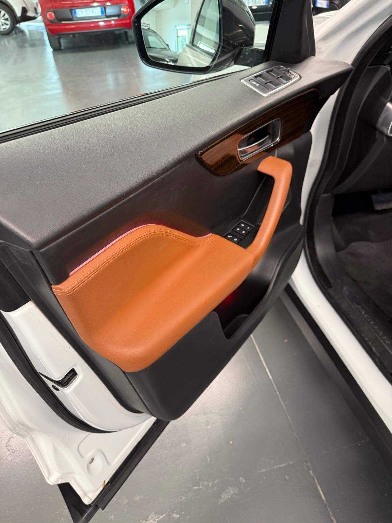 Jaguar F-Pace 3.0 D V6 300 CV AWD aut. Portfolio