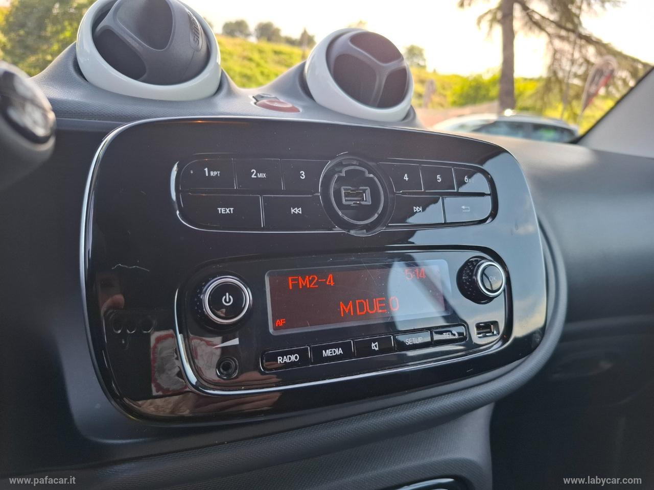 SMART fortwo EQ Parisblue