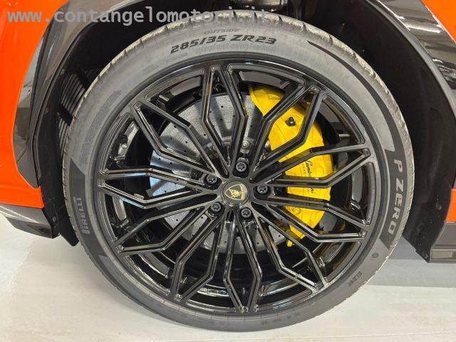 LAMBORGHINI Urus 4.0 SE vettura ufficiale