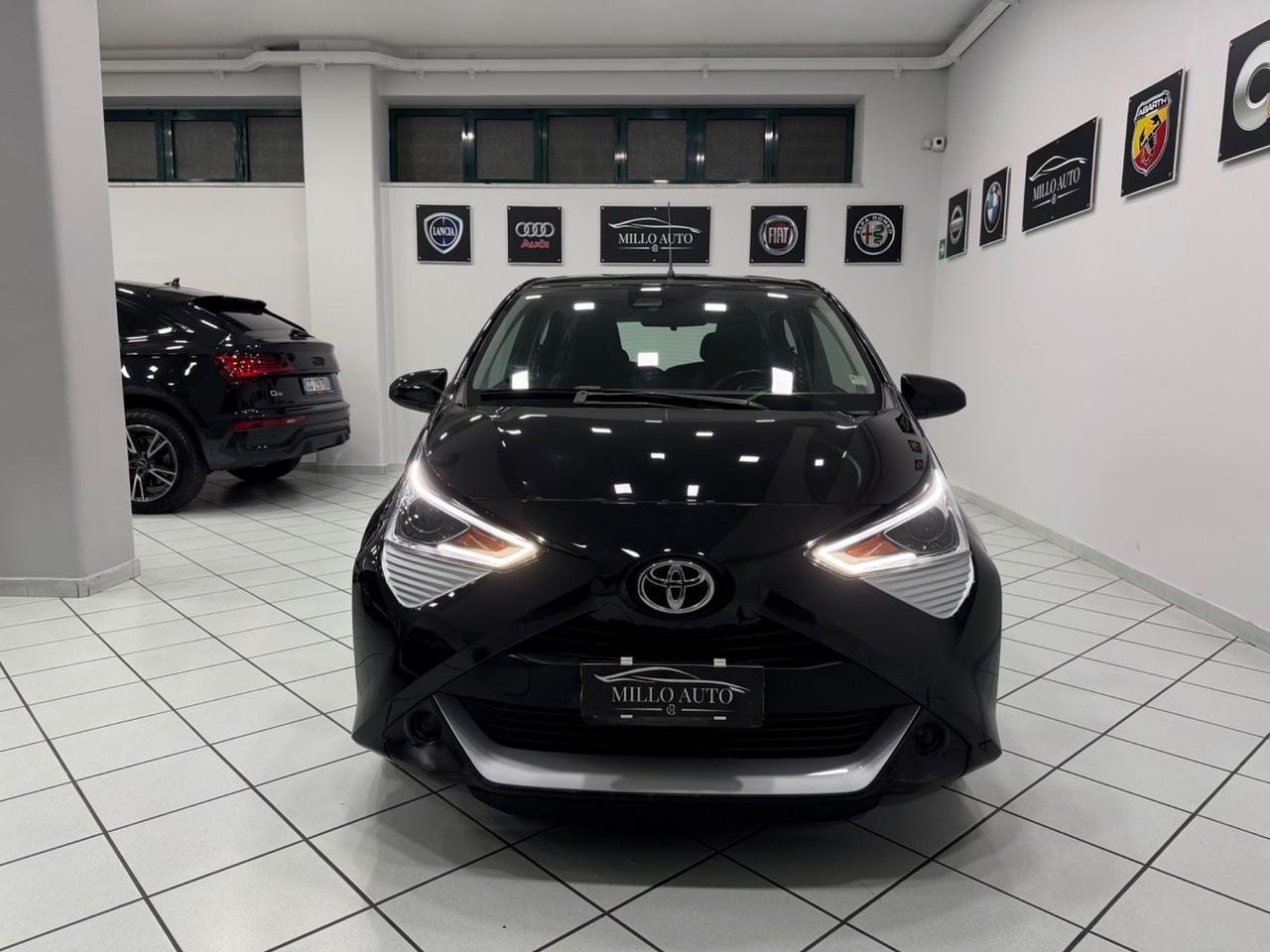 Toyota Aygo Connect 1.0 VVT-i 72 CV 5 porte x-clusiv
