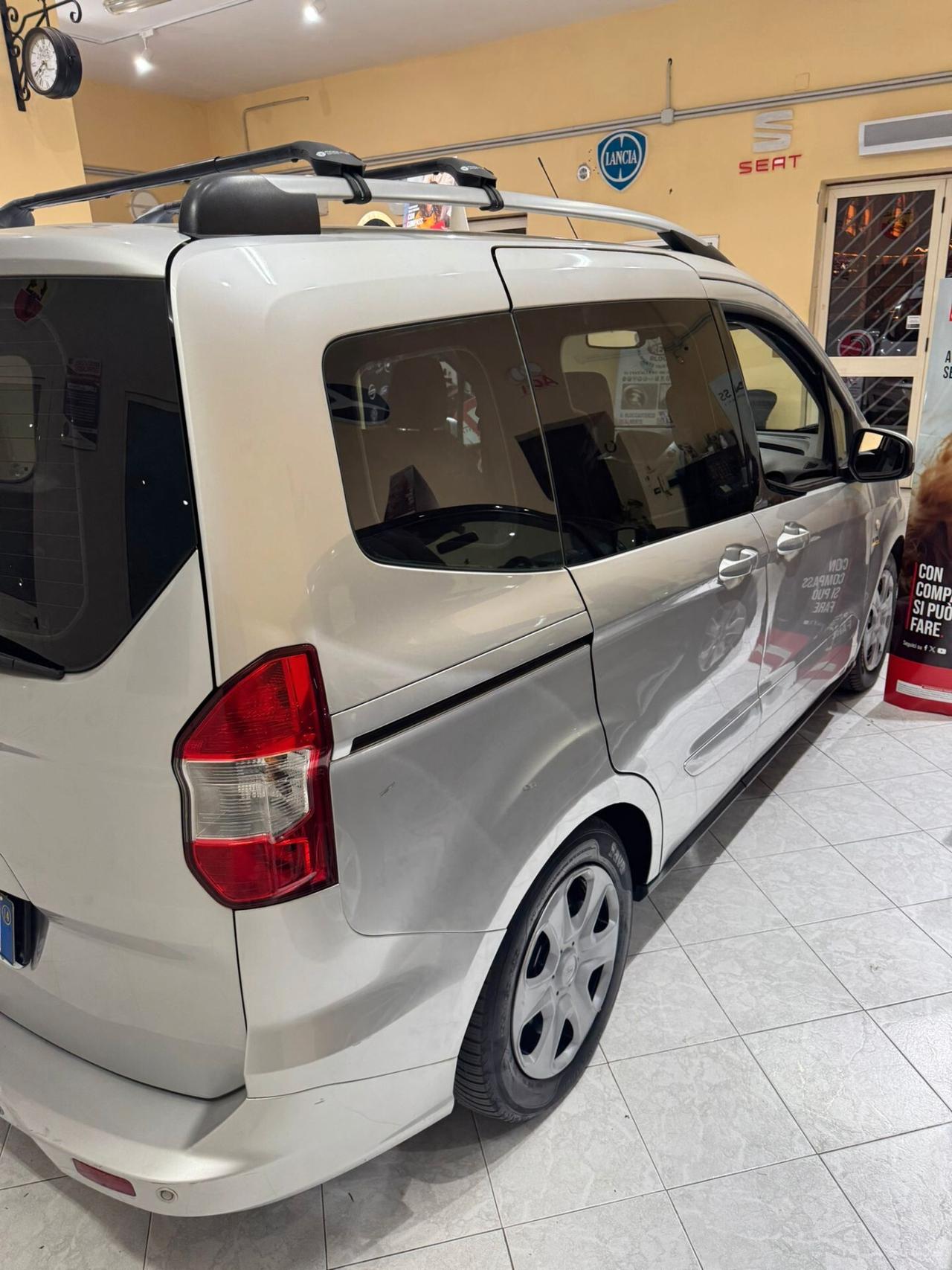 Ford Tourneo Courier 1.6 TDCI 95 CV Titanium
