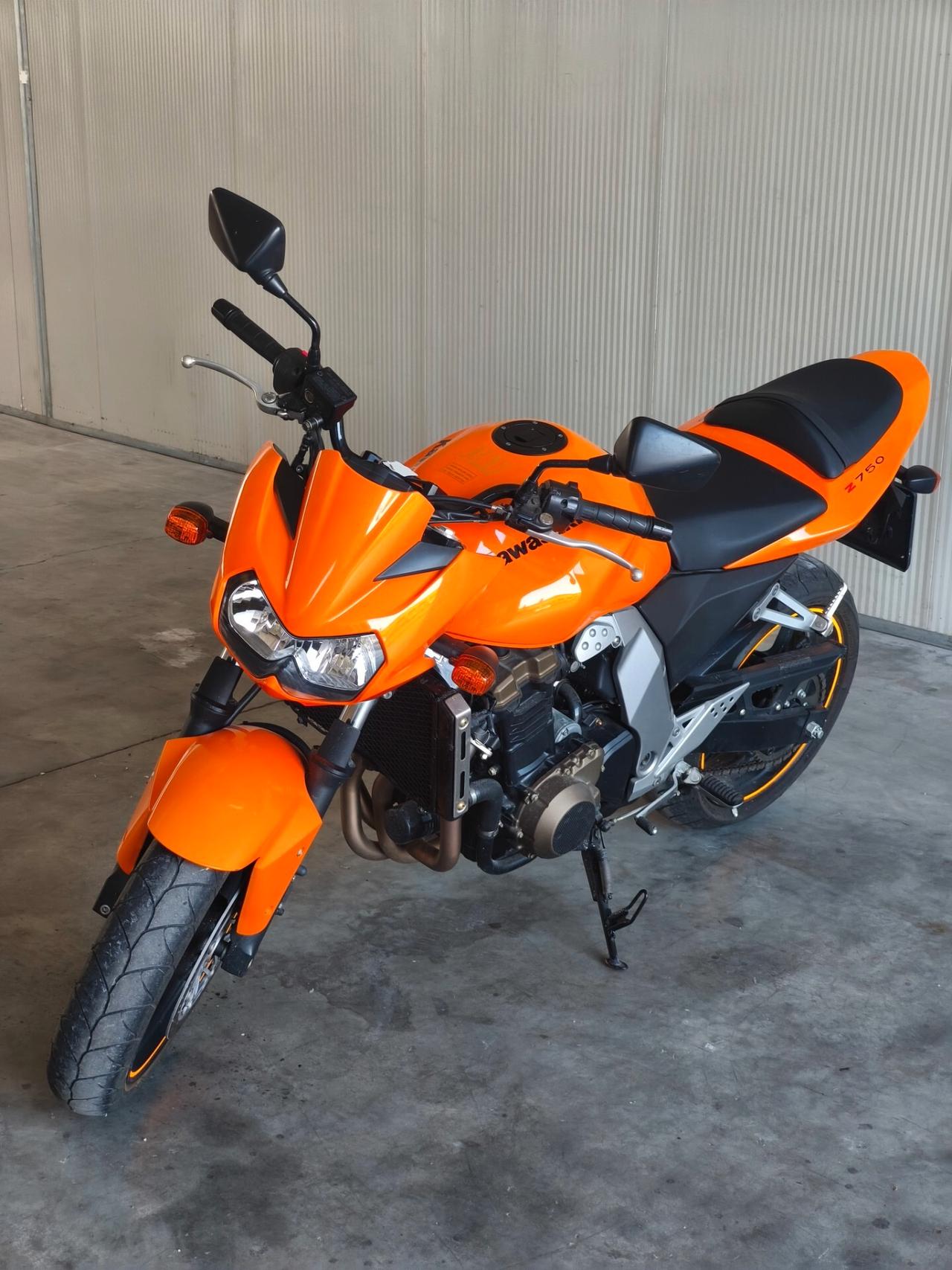 Kawasaki Z 750 con soli 5.700km