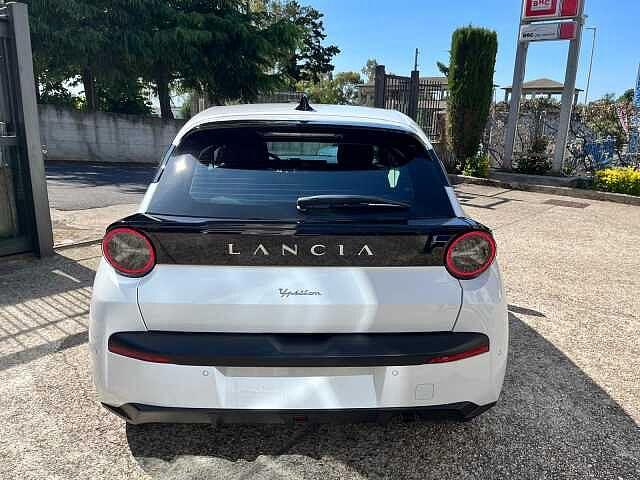 Lancia Ypsilon Hybrid e-DCT