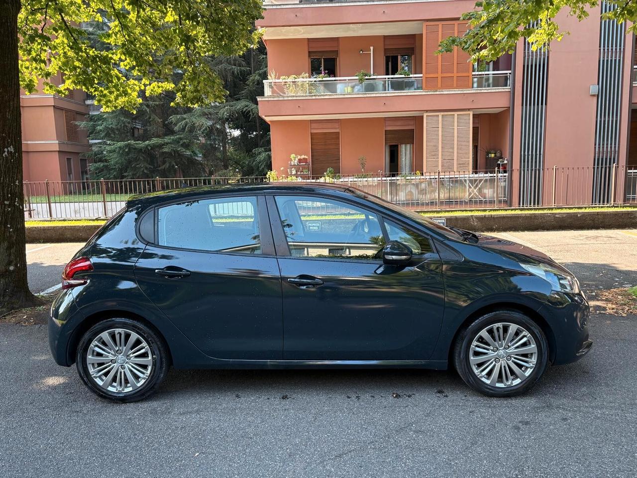 Peugeot 208 PureTech 82 5 porte Allure