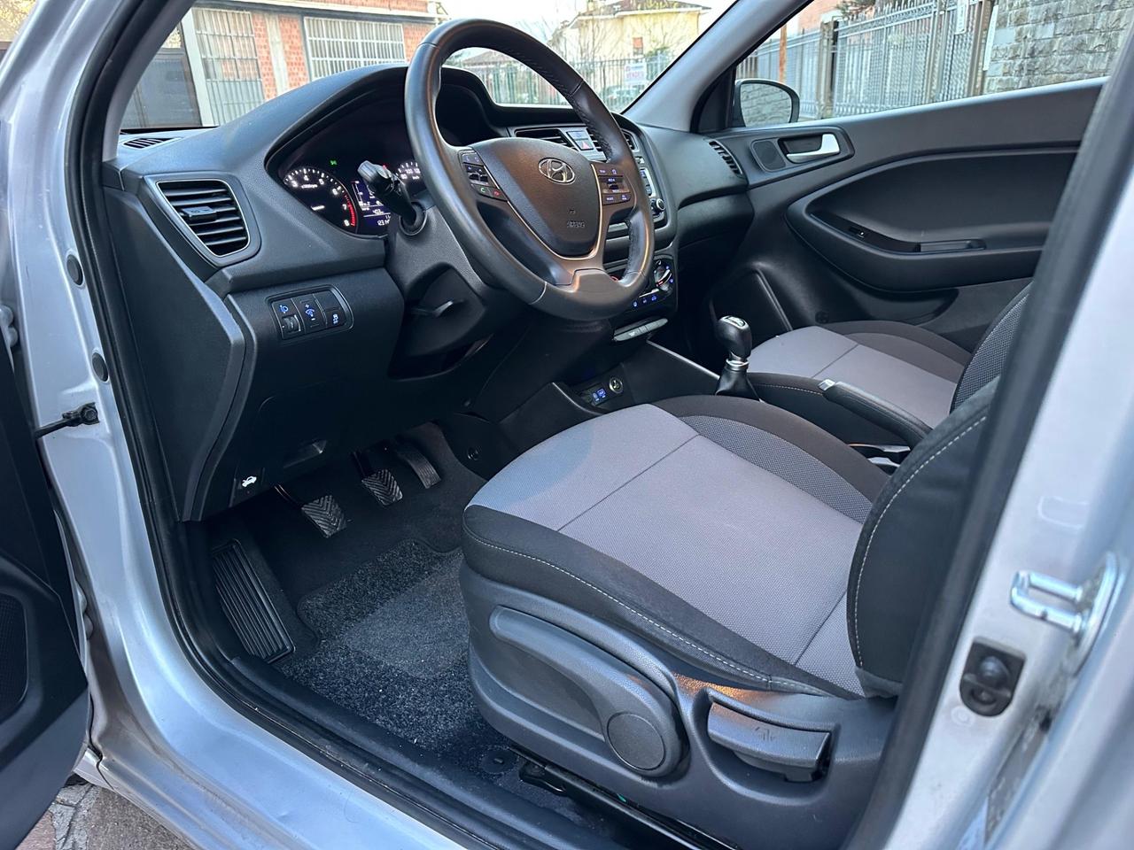 Hyundai i20 1.2 5 porte Econext Blackline