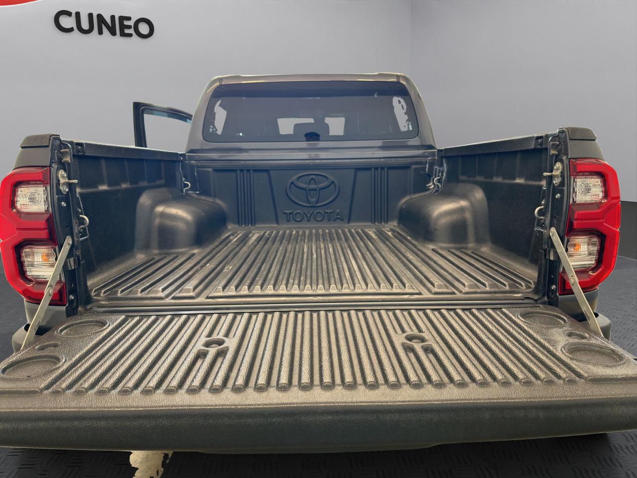 Toyota Hilux 2.8 d double cab Invincible 4wd auto