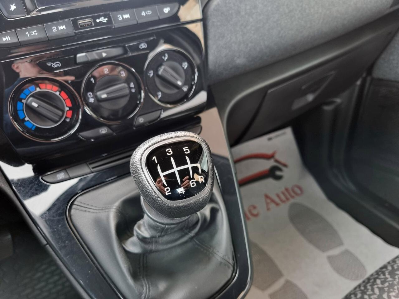 Lancia Ypsilon 1.0 FireFly 5 porte S&S Hybrid Silver