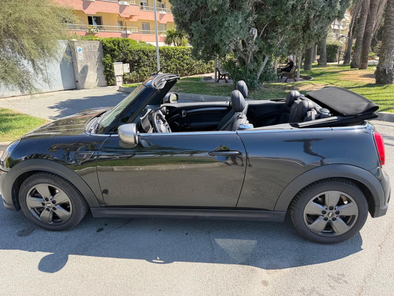 Mini 2.0 Cooper S Cabrio Yours Trim