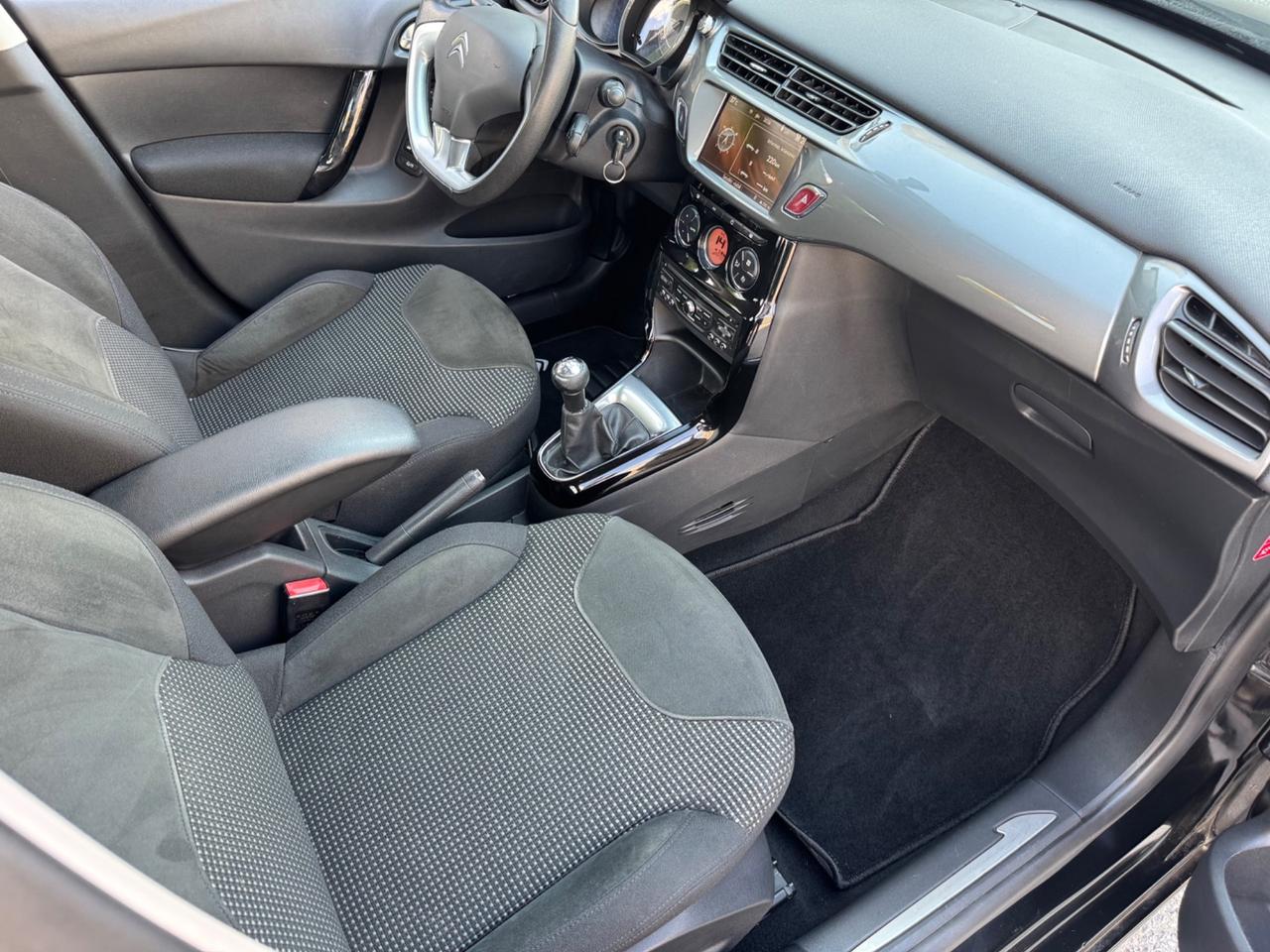 Citroen C3 tetto panoramico Navi Sensori idonea ai neopatentati