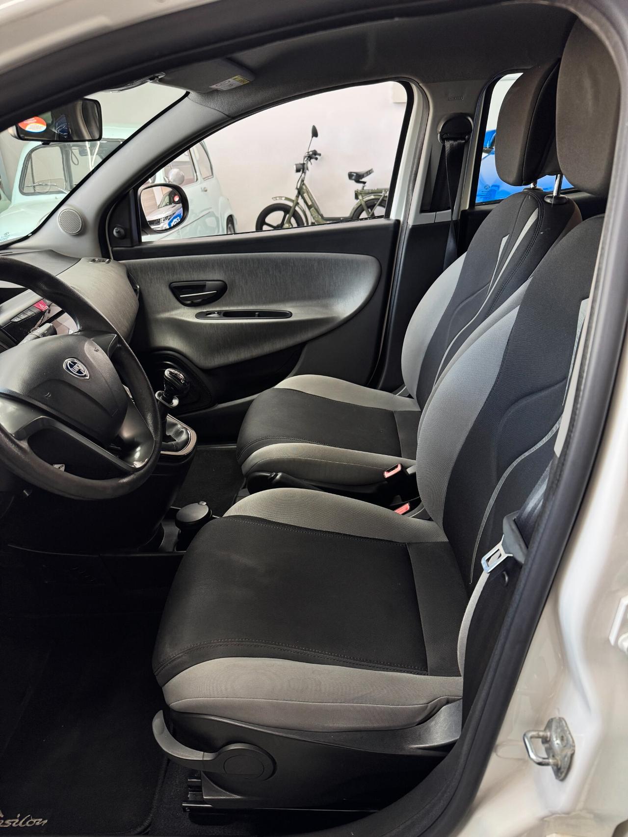 Lancia Ypsilon 1.2 69 CV 5 porte Gold