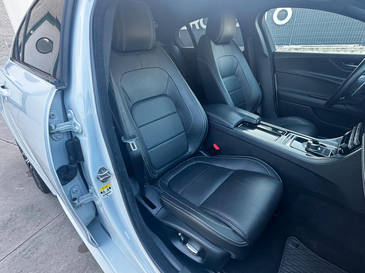 Jaguar XE 2.0 D 180 CV aut. Landmark Edition