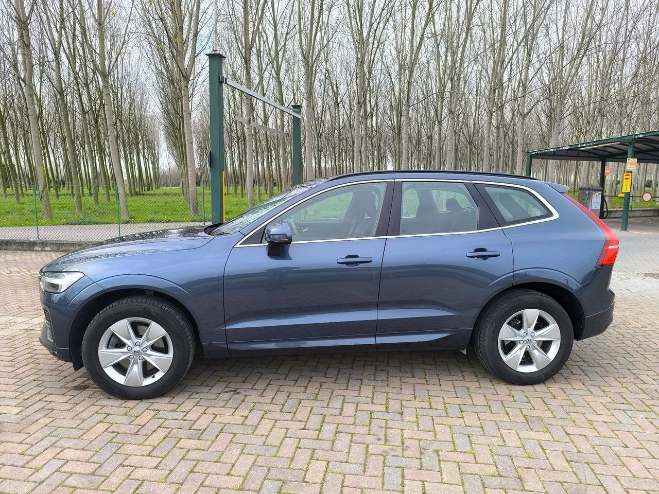 Volvo XC 60 XC60 B4 (d) AWD Geartronic Momentum Pro Sport