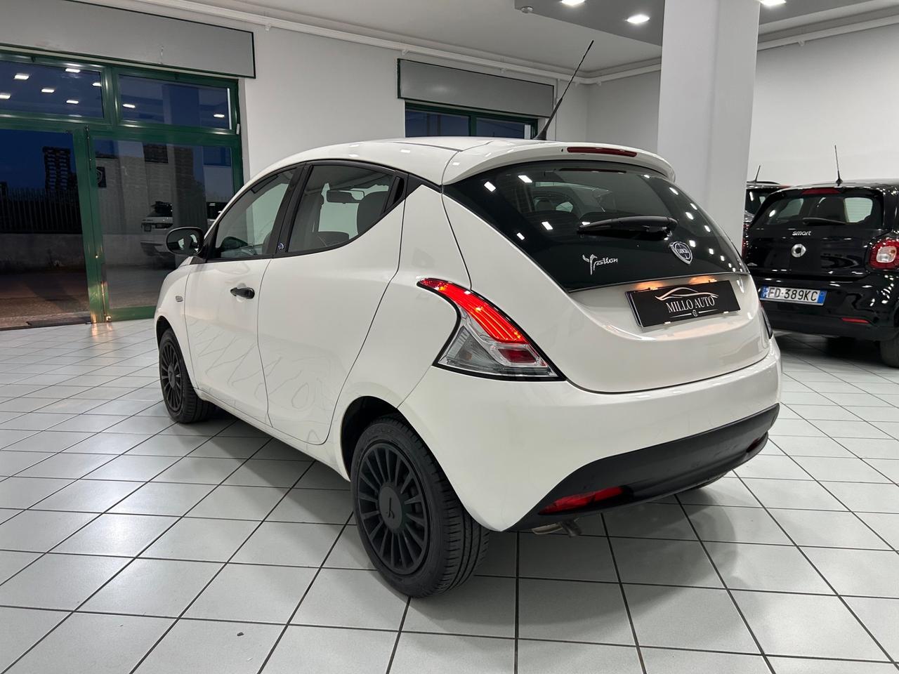 Lancia Ypsilon 1.2 69 CV Elefantino Blu 33.000KM