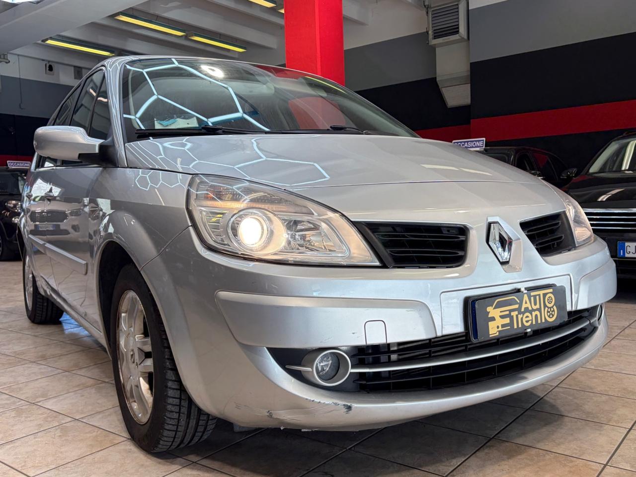 Renault Scenic Grand Scénic 1.9 dCi/130CV PlayStation Portable
