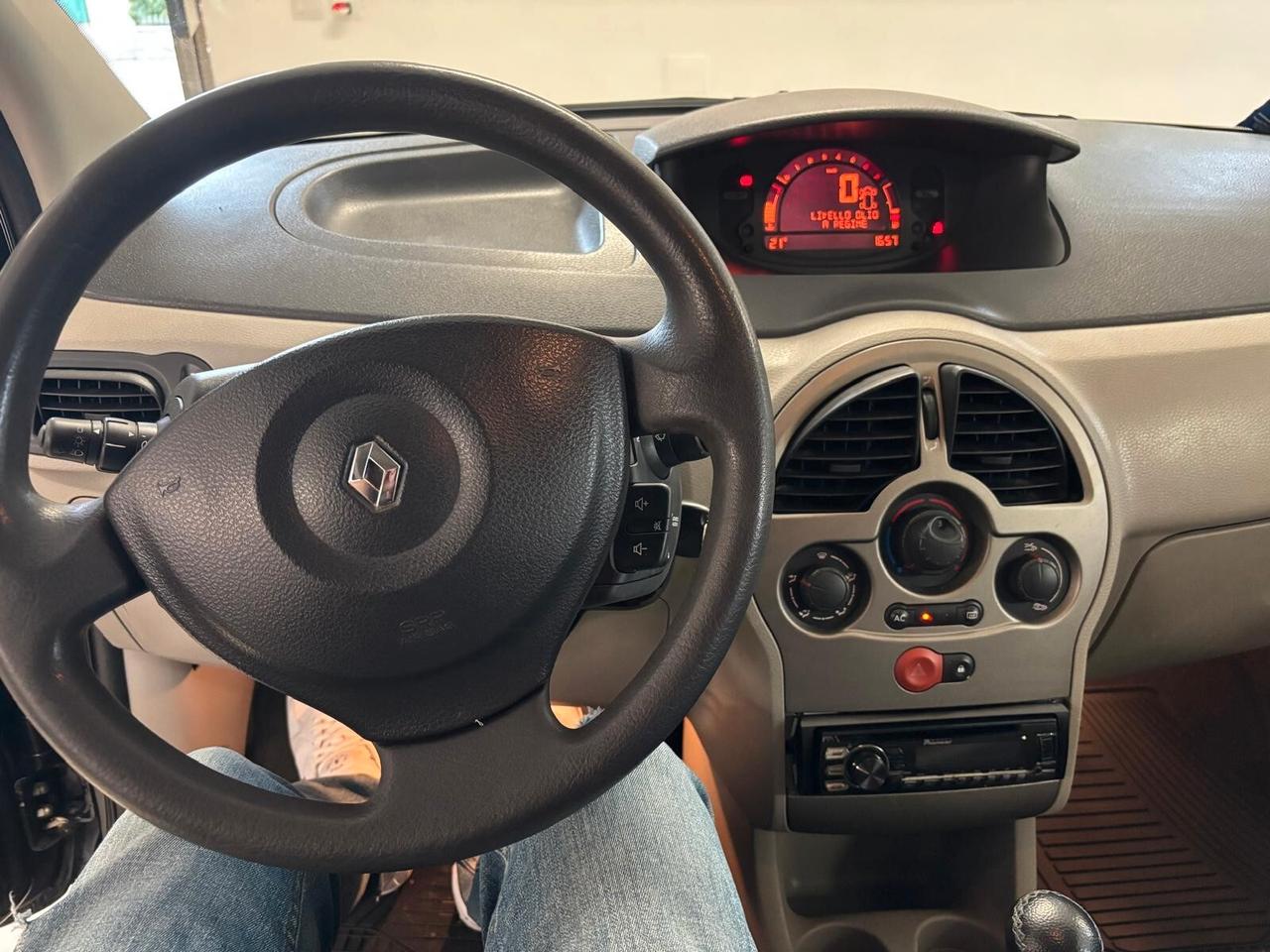 RENAULT MODUS ANNO 2006 BZ 1.2 ADATTA NEOPATENTATI KM 140 MILA