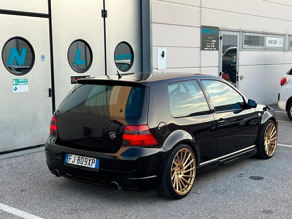 Volkswagen Golf R32