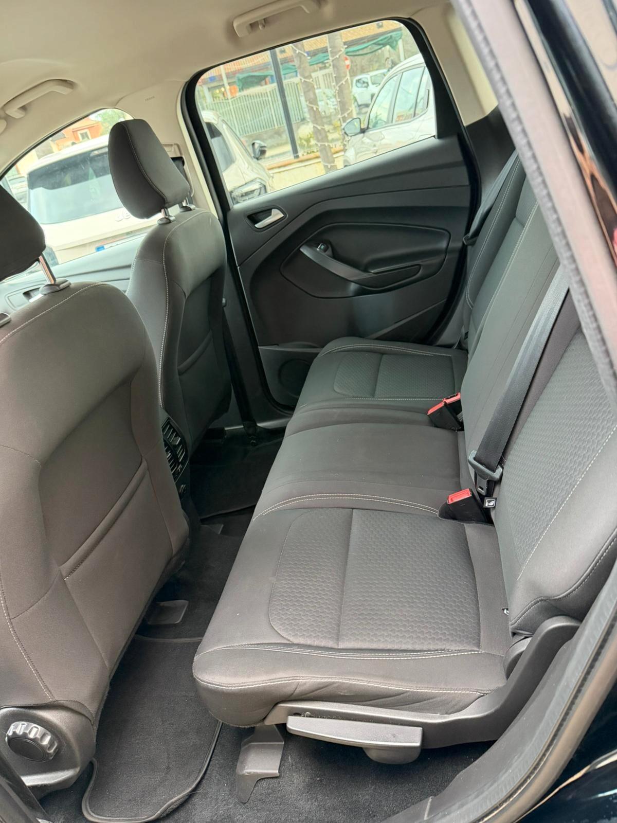 Ford Kuga 2.0 TDCI 120 CV S&S 2WD Powershift ST-Line