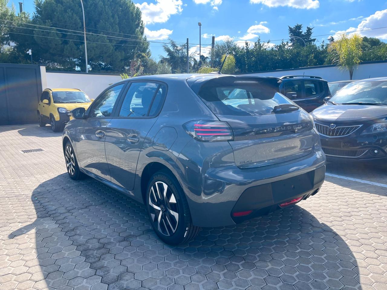 Peugeot 208 Hybrid 110 e-DCS6 Style Automatic Km0