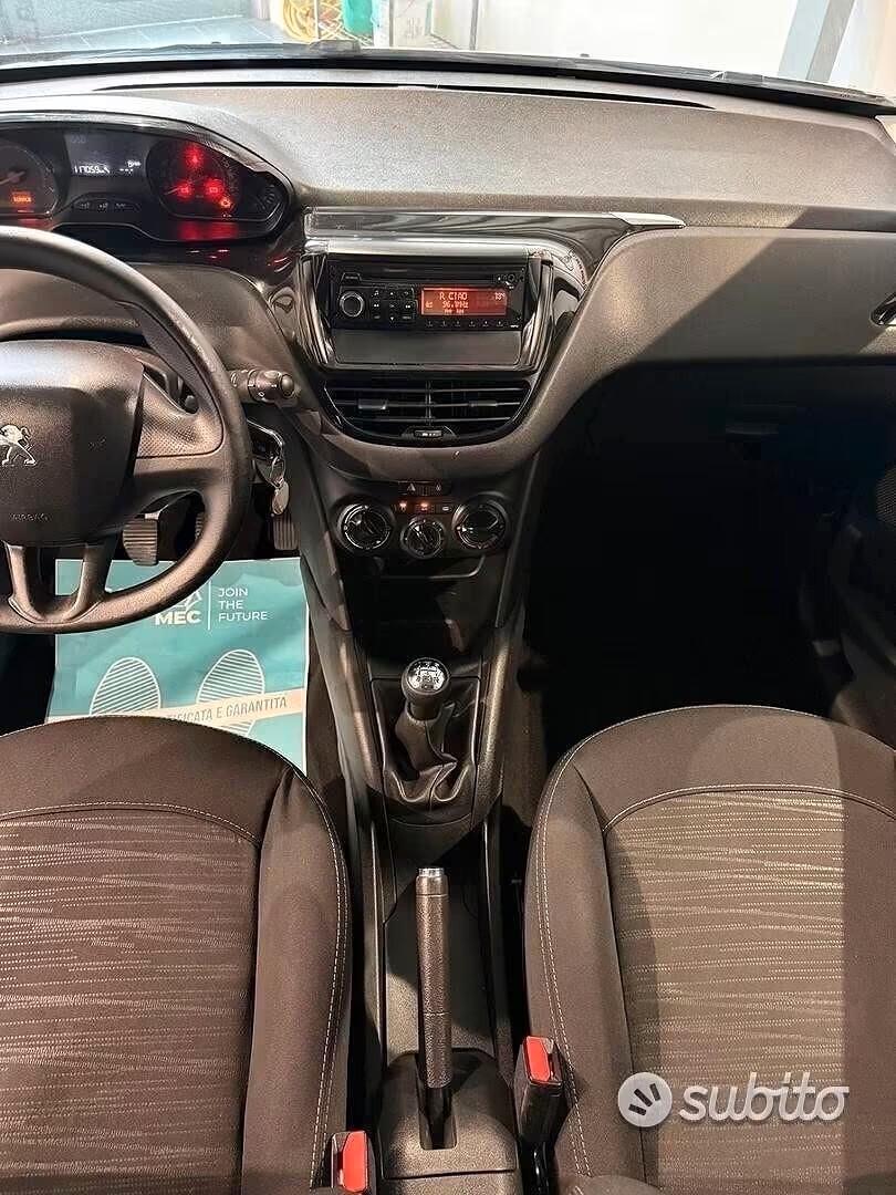AUTO ITALIANA- PEUGEOT 208 1.0 BENZINA - NEOPATENTATI